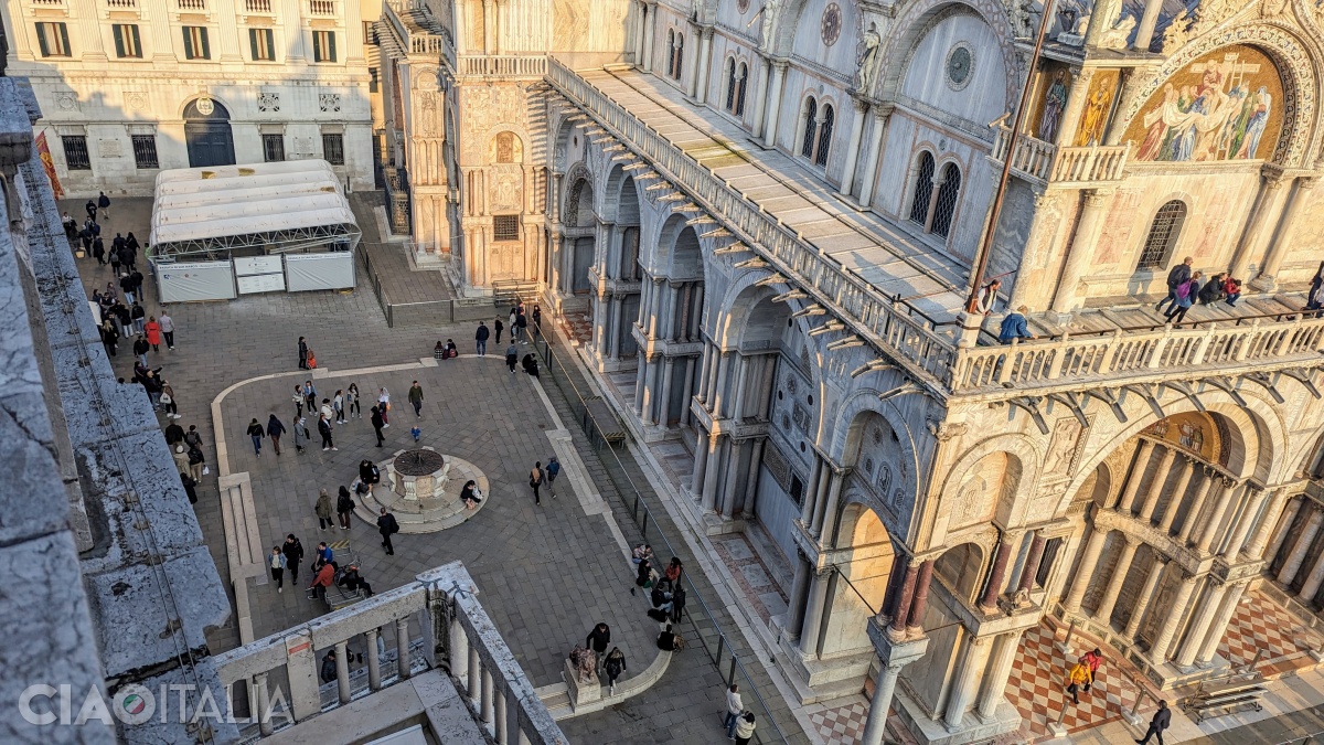 Piazzetta dei Leoncini as seen from the Clock Tower