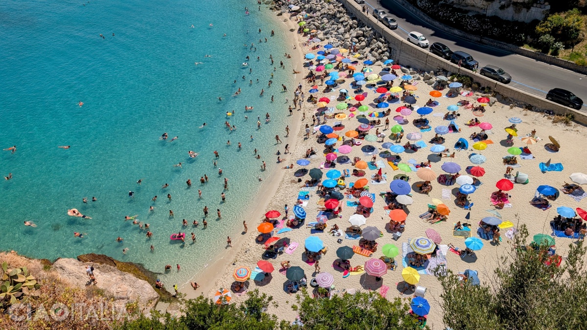 Mare Piccolo Beach is located at the base of the cliff on which the Santa Maria dell'Isola Church stands.