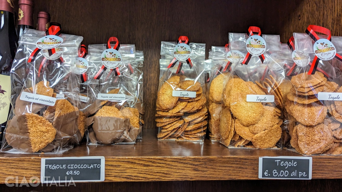 Tegole are the most common biscuits in Valle d'Aosta.