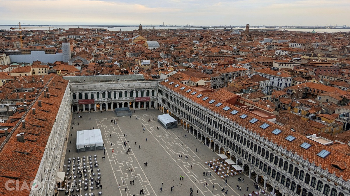 The Procuratie Vecchie on the right side of the square, the Correr Museum in front, and the Procuratie Nuove on the left
