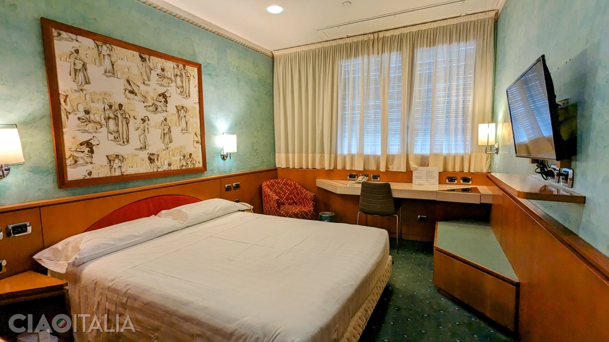 Hotel Brunelleschi is a few minutes' walk from the Milan Duomo.