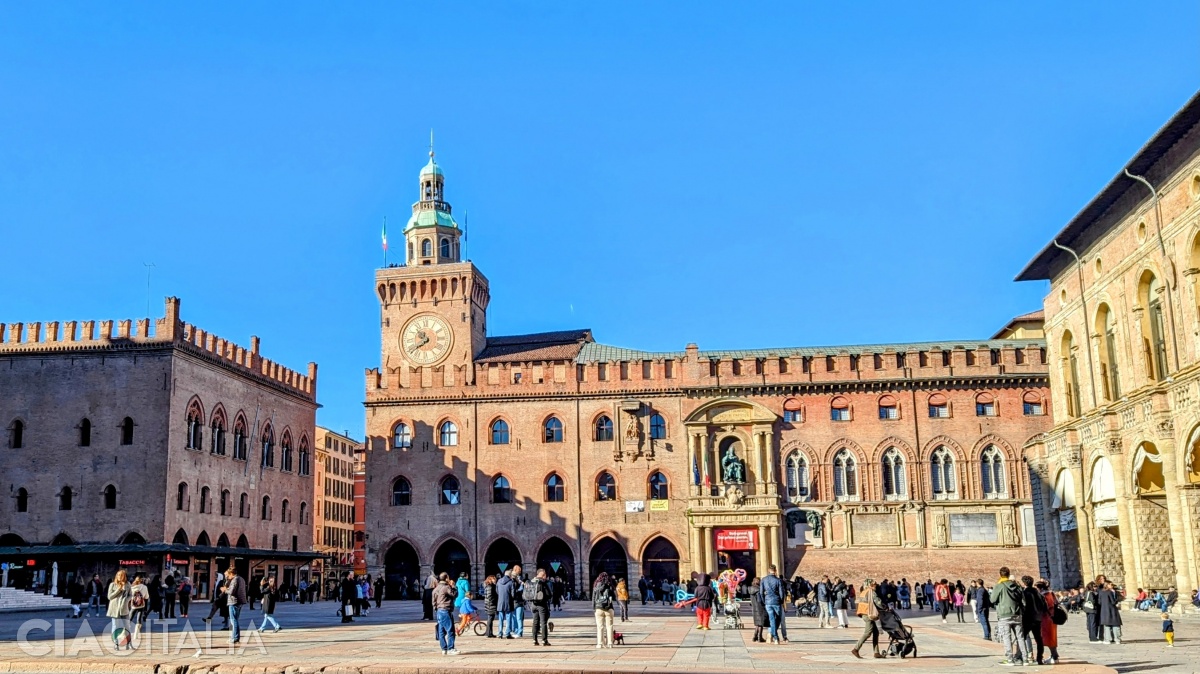 The Town Hall (Palazzo Comunale), also known as the Palazzo d'Accursio.