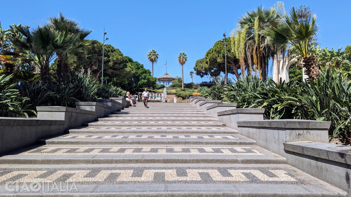 The entrance to Villa Bellini Park from Via Etnea