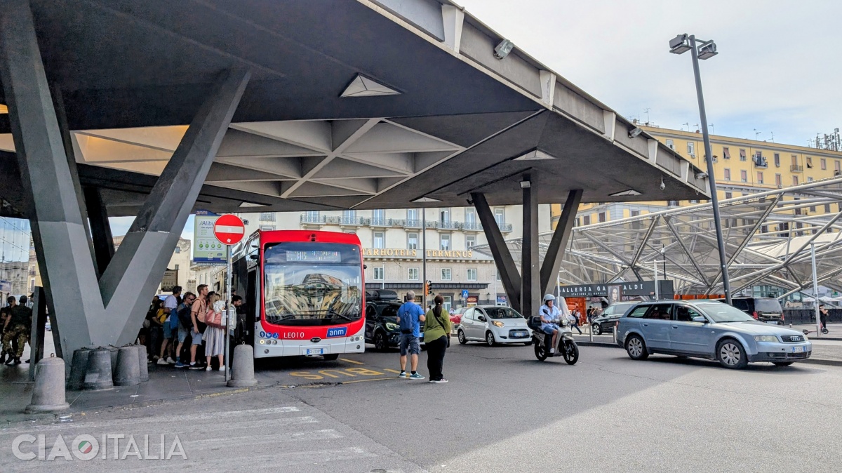 The Alibus stop at the train station in Naples.