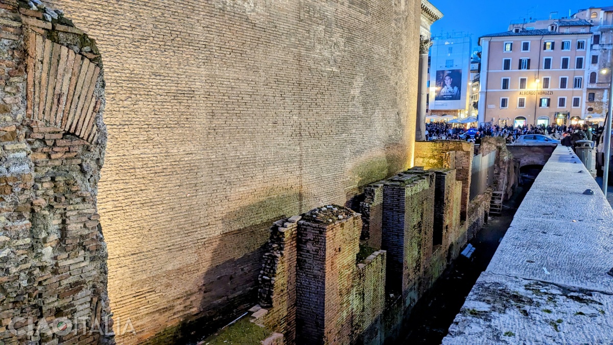 The trench surrounding the Pantheon in Rome is the subject of several legends.