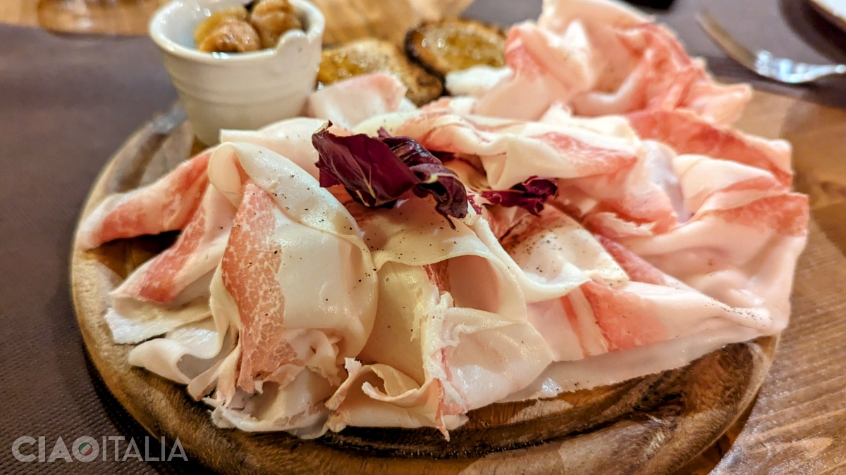 Lardo di Arnad (cured pork fat from the village of Arnad) is served with bread, honey, and chestnuts.