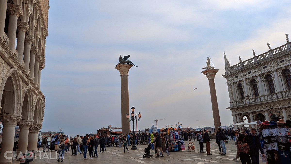 According to Venetian superstition, it's considered bad luck to pass between the two columns.