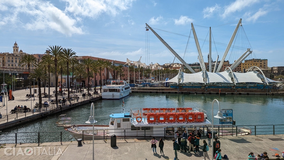 The Bigo panoramic lift is suspended from an arm of the strange architectural structure that dominates Genoa's Porto Antico. 