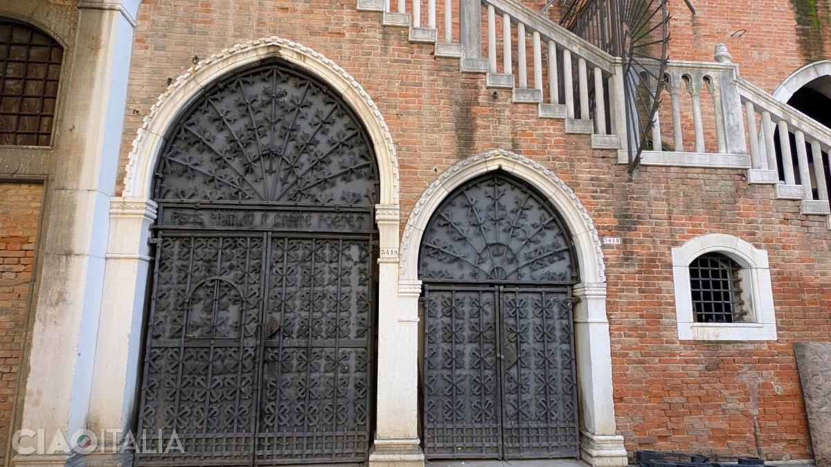 On the main gate, there is the inscription: "The fish rots from the head down".