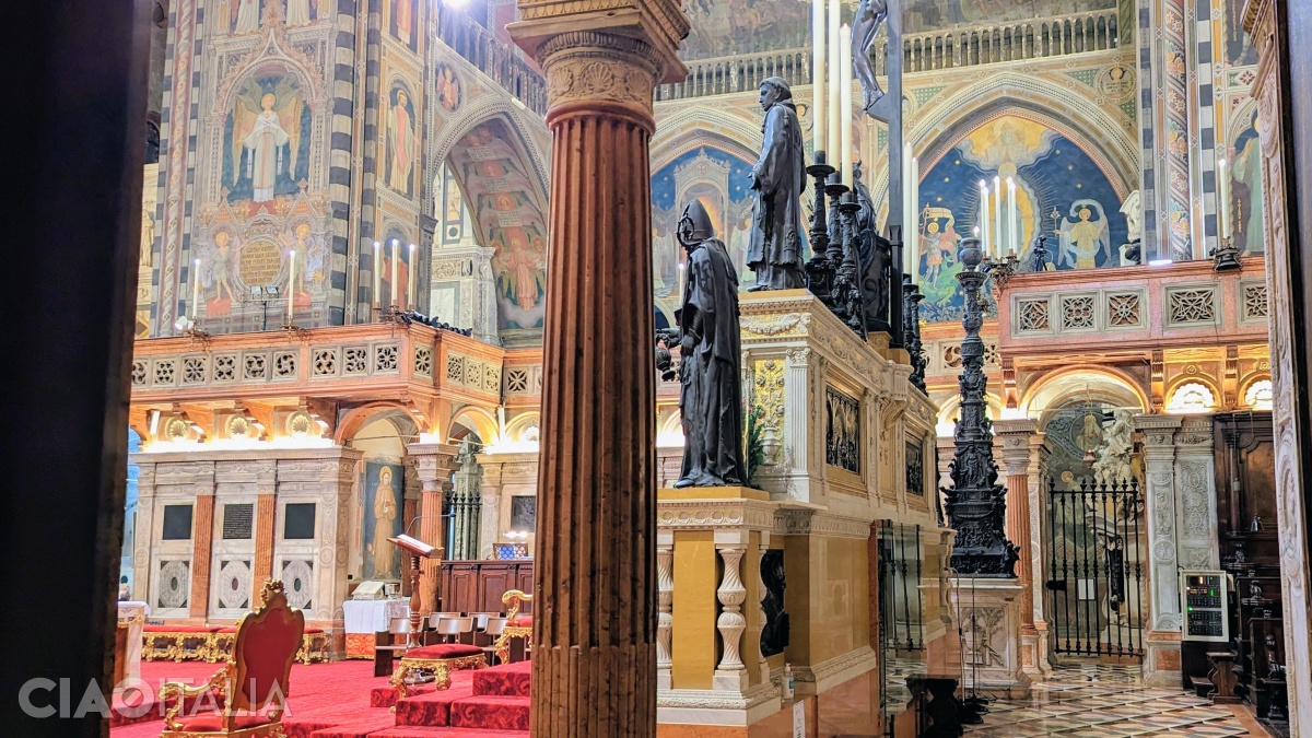 Side view of the main altar