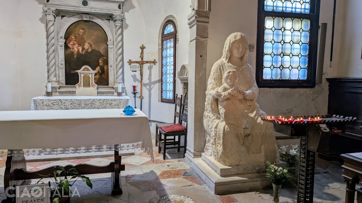 In the San Mauro Chapel is the legendary statue Madonna dell'Orto ("Virgin of the Garden").