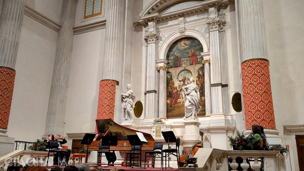 Concerts are held in the Church of San Vidal.
