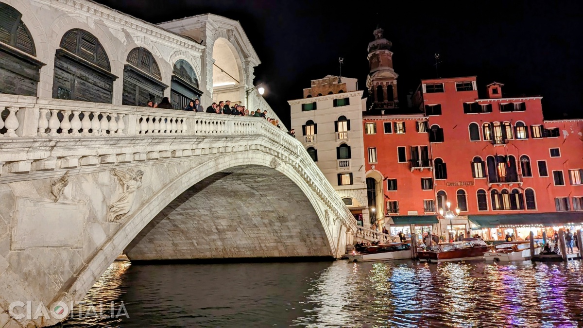 The south-facing fa&ccedil;ade of the Rialto Bridge, with the bas-relief of the Archangel Gabriel in the foreground.
