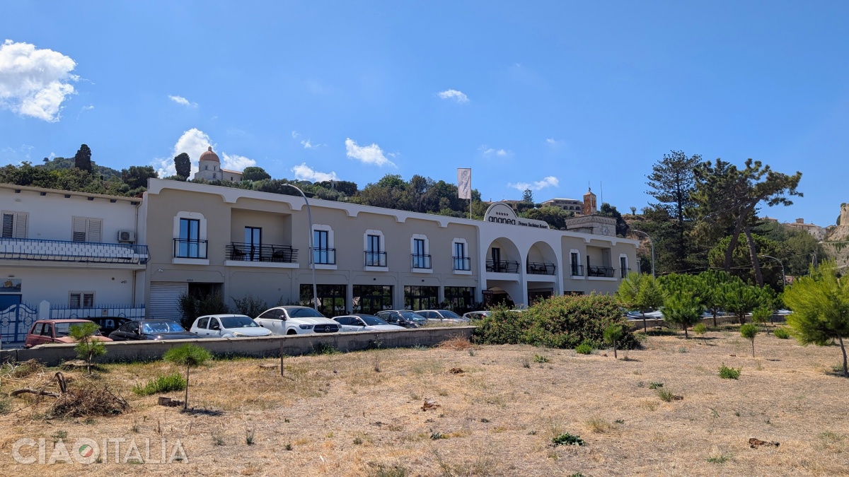 Ananea Tropea Yachting Resort is a 5-star hotel located in the harbor area.