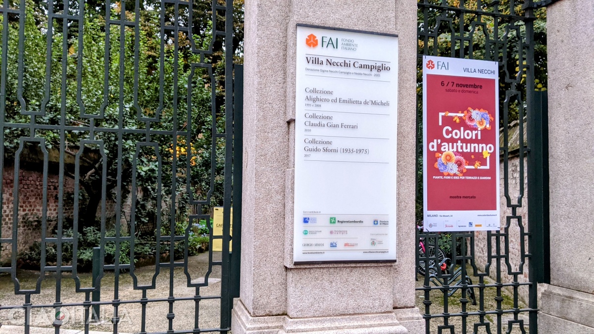 Beyond the villa's fence, one of the most modern buildings of its time is hidden