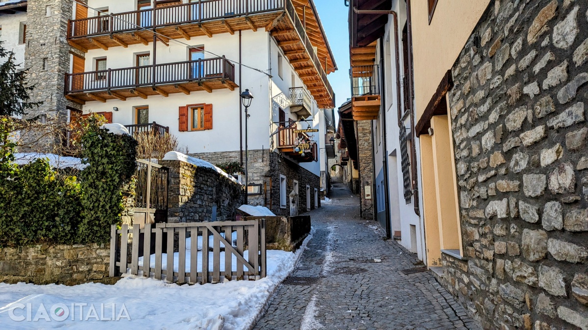 Via Marconi is narrow and free from the bustle of Via Roma.