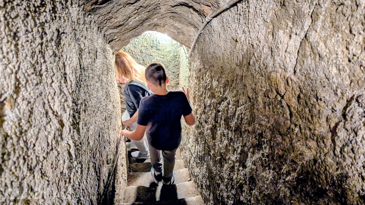 If you choose to enter through Vico del Grottone, you will need to descend 90 steps to reach the underground.