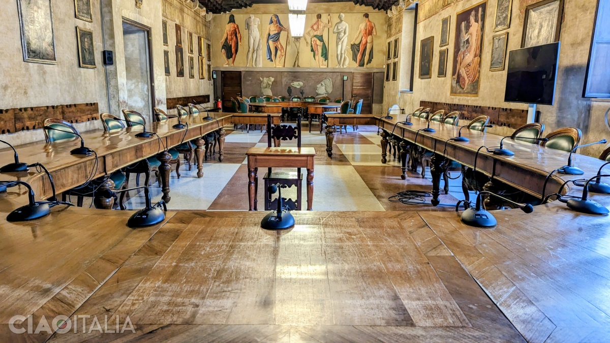 In the Aula di Medicina, students present their thesis works.