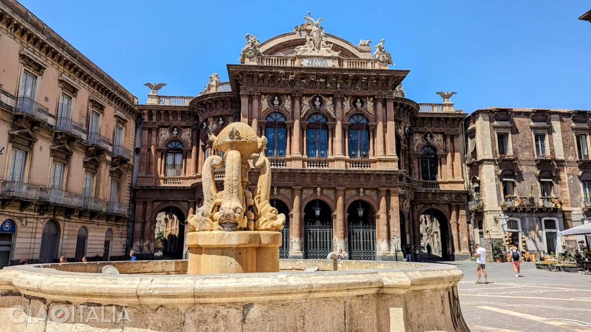 The theatre and the "Fontana dei Delfini" ("Fountain of the Dolphins") in the center of the square
