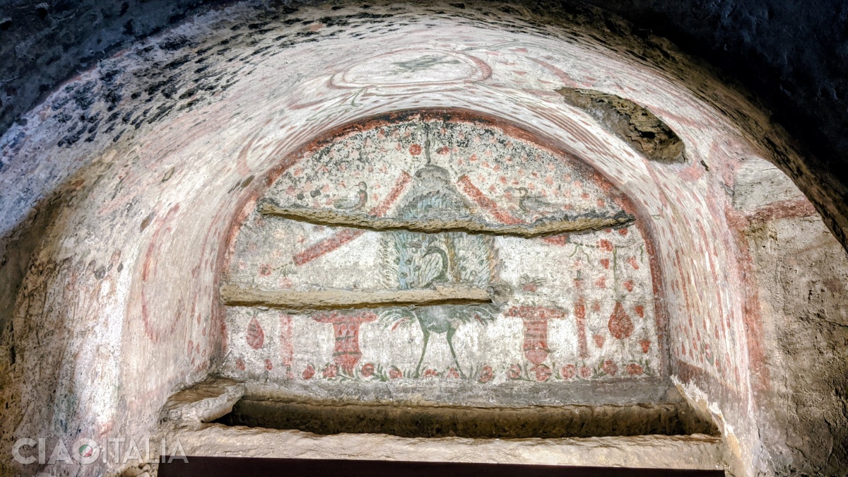 Tomb decorated with frescoes