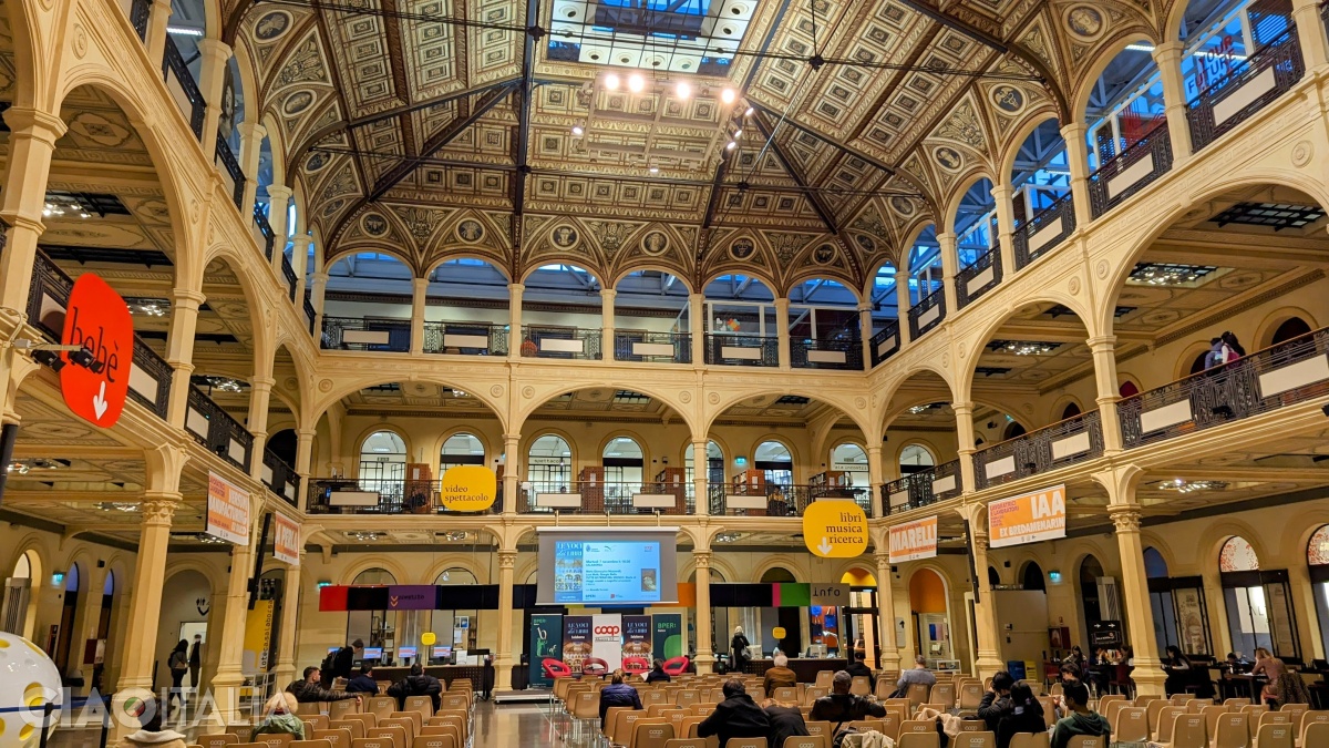 The inner courtyard, with the library surrounding it.
