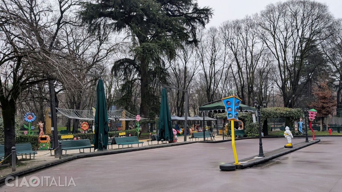 Look for the children playground in Sempione Park.