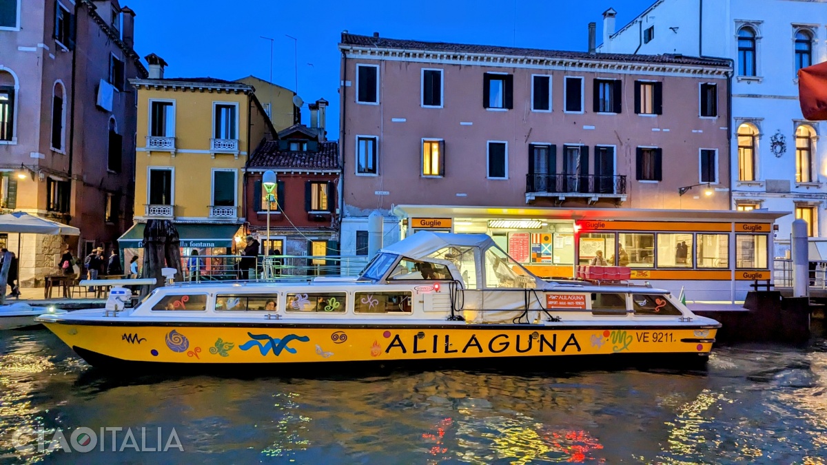 Alilaguna boats provide the connection between Venice and Marco Polo Airport.