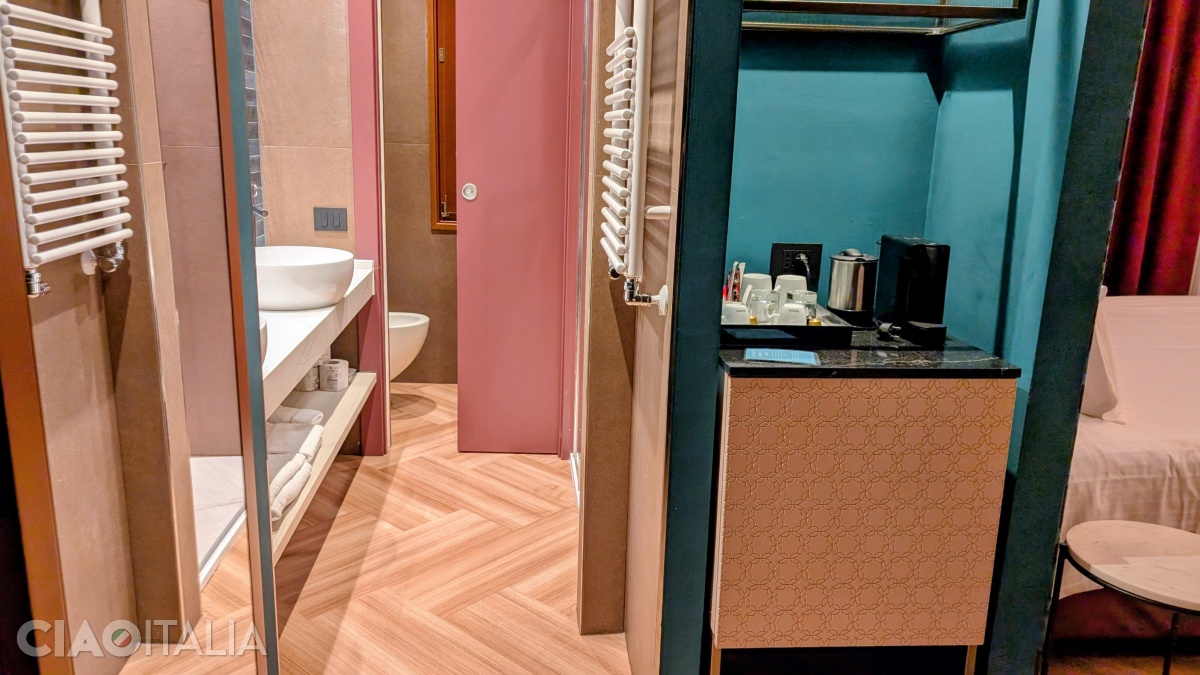 The rooms are equipped with an espresso machine, and the toilet is separate from the shower cabin.