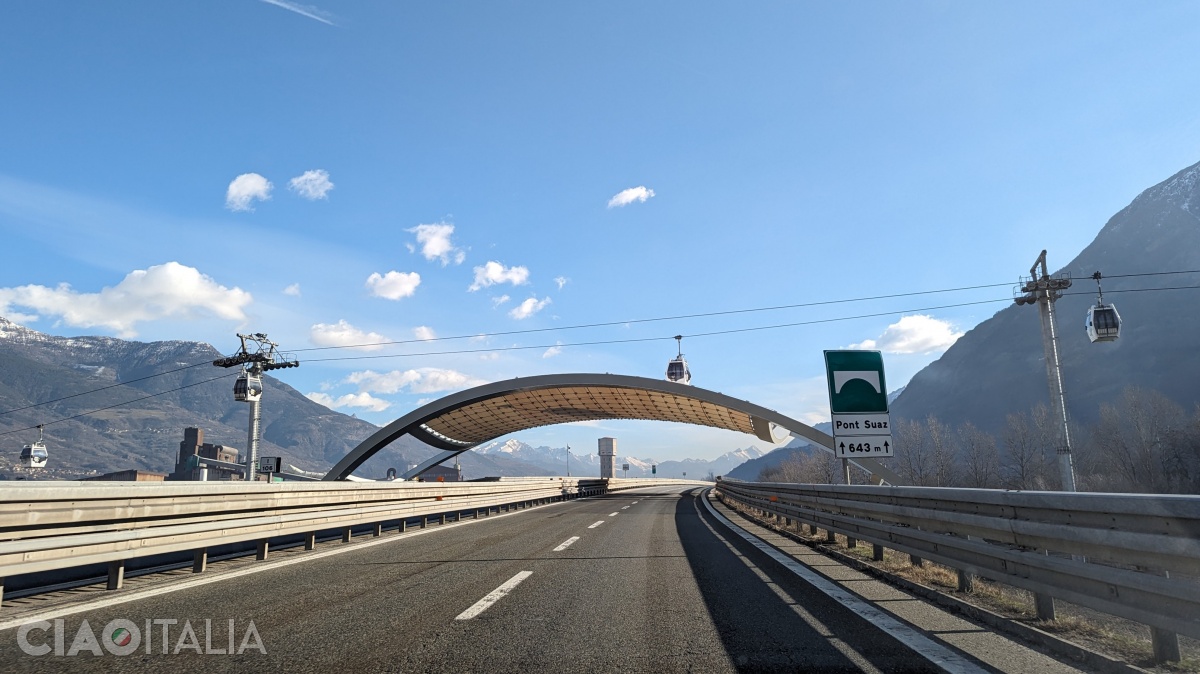 The gondola that goes up from Aosta to Pila passes directly over the A5 motorway.