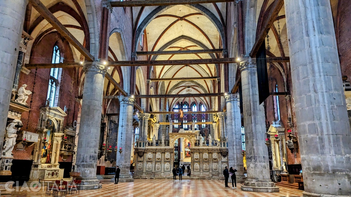 The number of columns inside is a symbol of the 12 apostles.