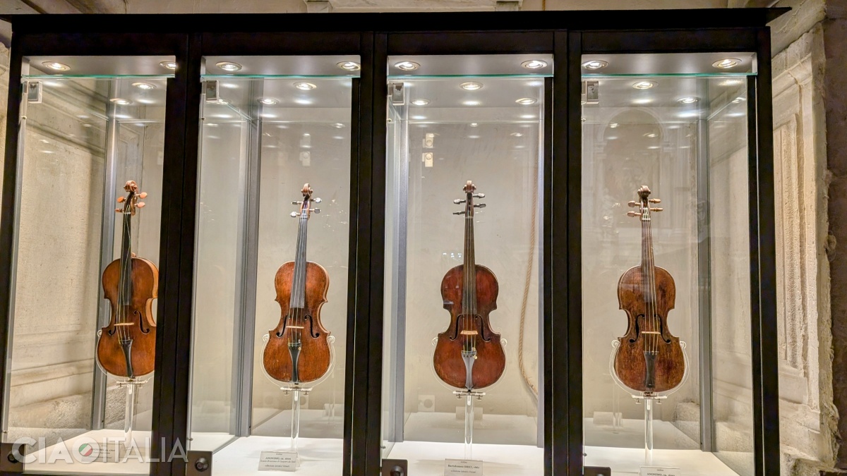 A collection of old musical instruments can also be admired inside the San Vidal Church.