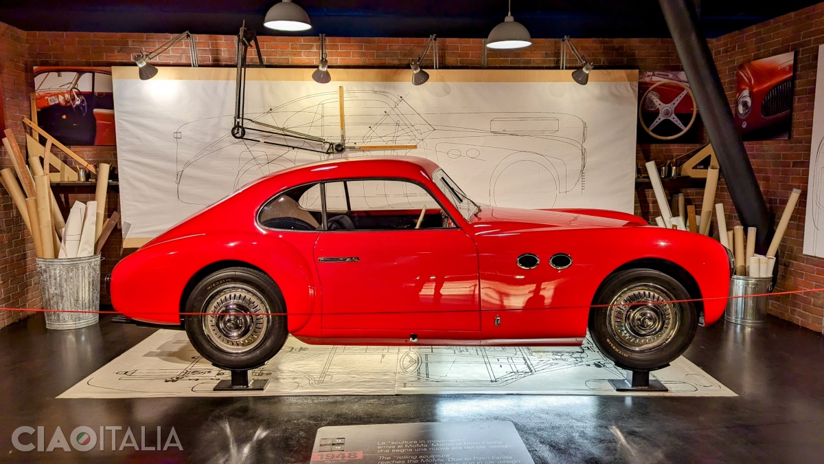 After the war, automobiles changed: Cisitalia 202 Sport (1948). An identical model is exhibited at the Museum of Modern Art in New York as "one of the six most beautiful cars in the world."
