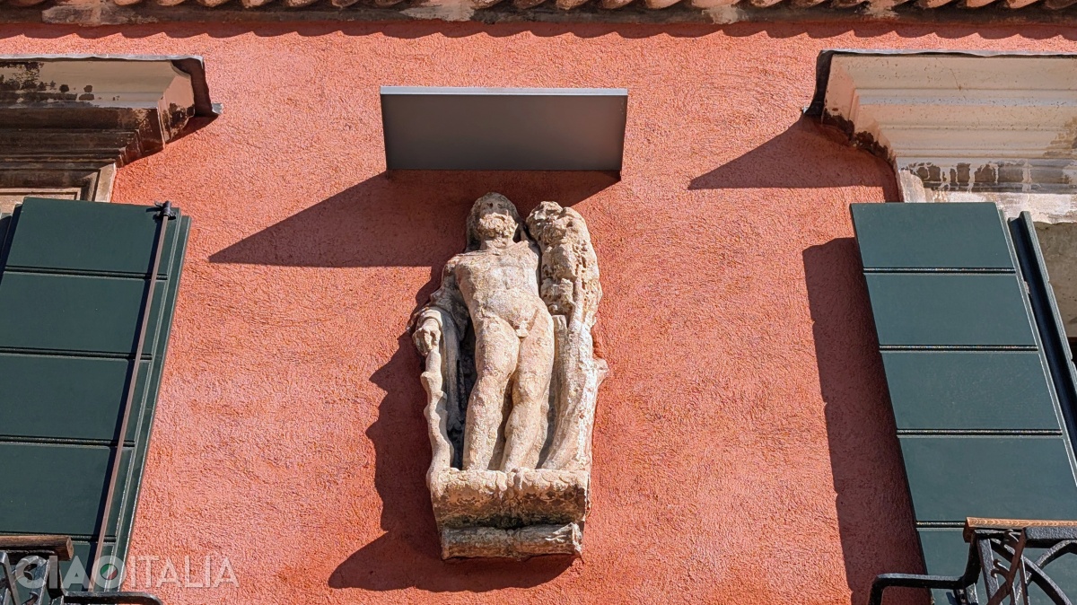 The statuette of Hercules