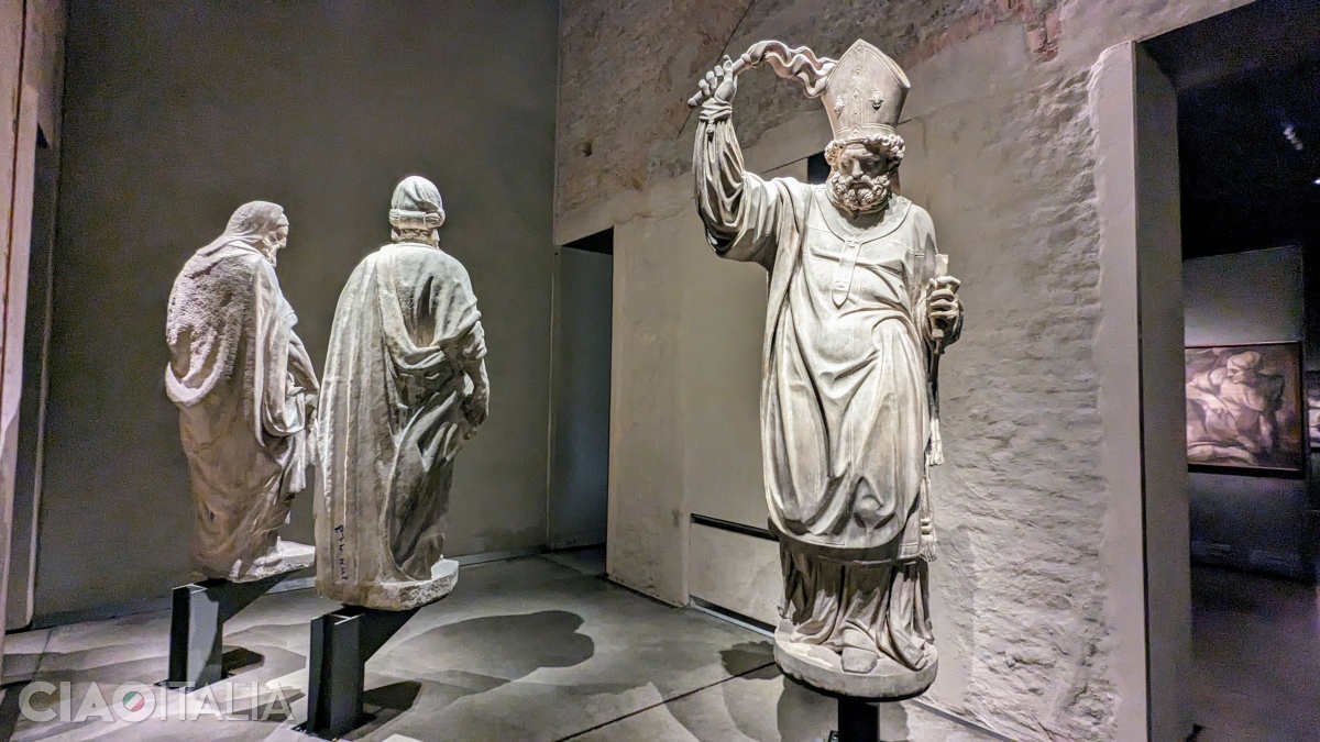 The statue of St. Ambrose (17th century) was situated at the top of a spire.