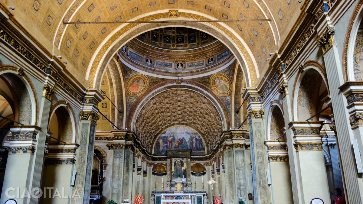 When building the apse of the Church of Santa Maria presso San Satiro, Bramante used an optical illusion.