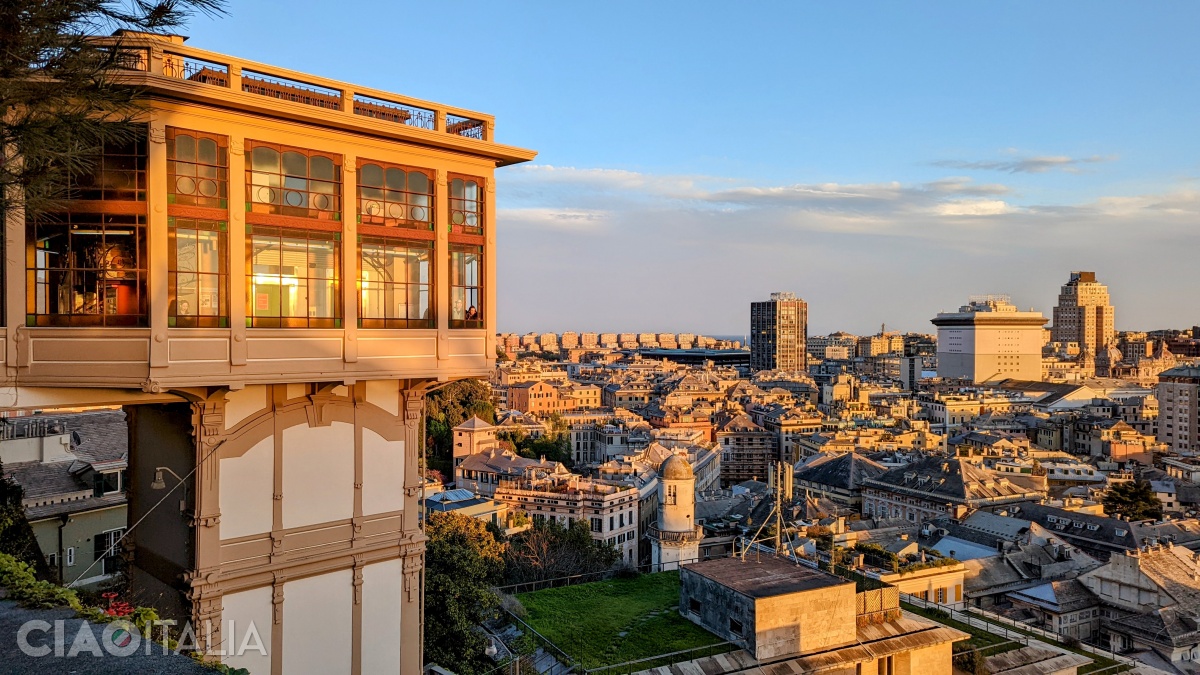 The Castelletto Levante elevator was built in Liberty style.
