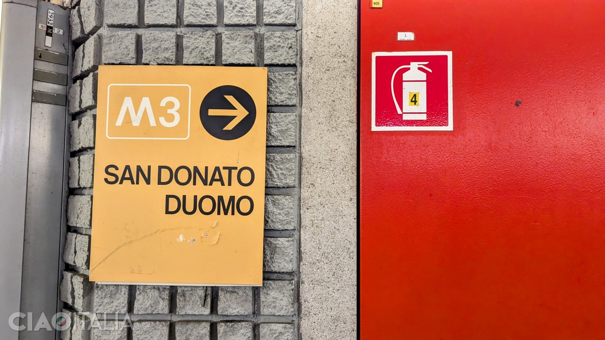 The metro lines in Milan are marked wtih different colors.