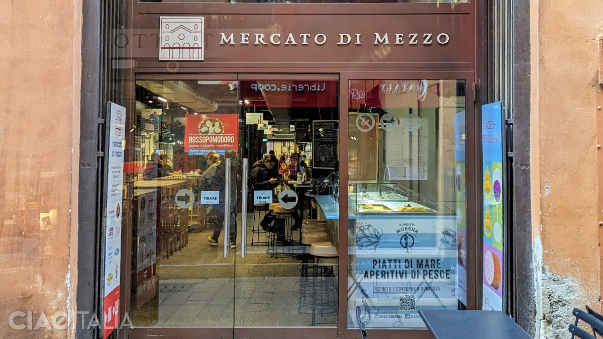 Mercato di Mezzo is a covered food market in the Quadrilatero.