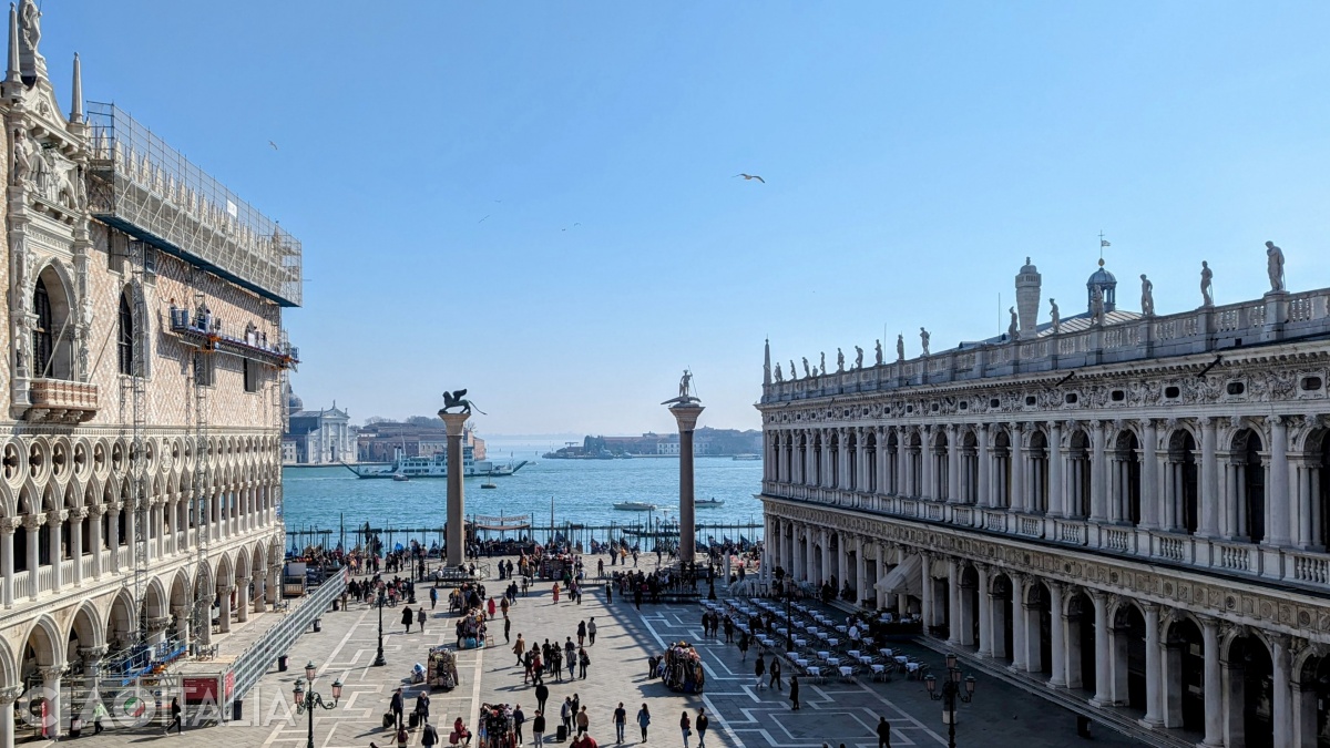 Piazzetta San Marco, with the Biblioteca San Marco (right) and the Doge's Palace (left)