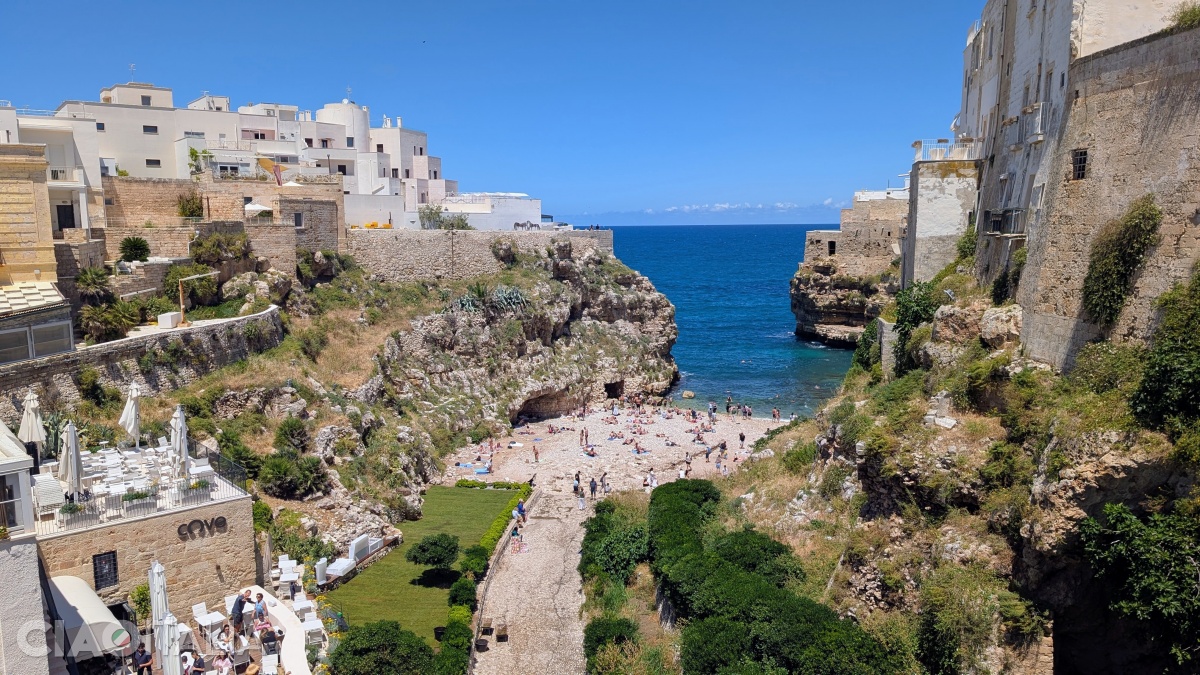 Lama Monachile Beach, as seen from Ponte Borbonico