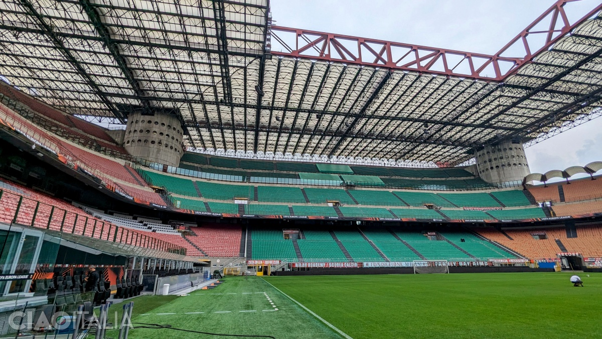 From the tunnel, you will reach the playing field.