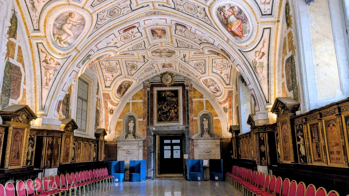 The counter-fa&ccedil;ade (the side opposite the altar)