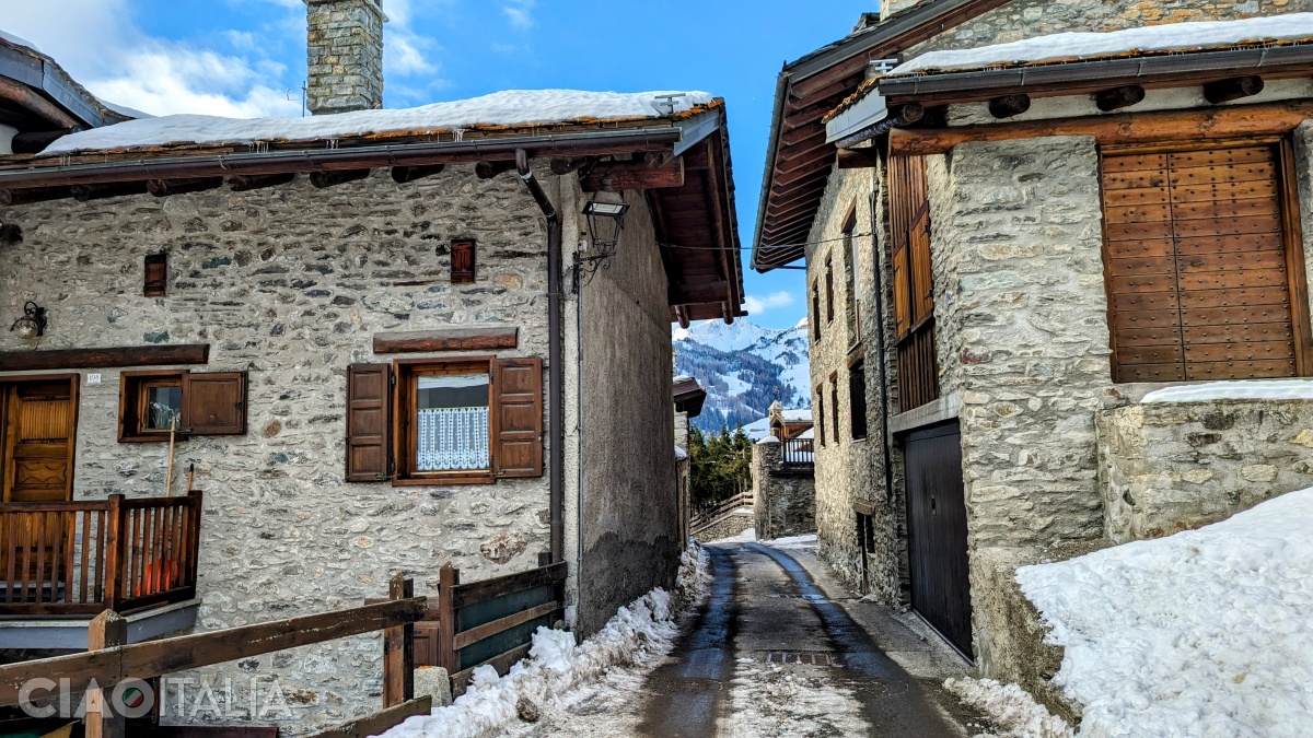 Narrow streets and stone houses in La Thuile