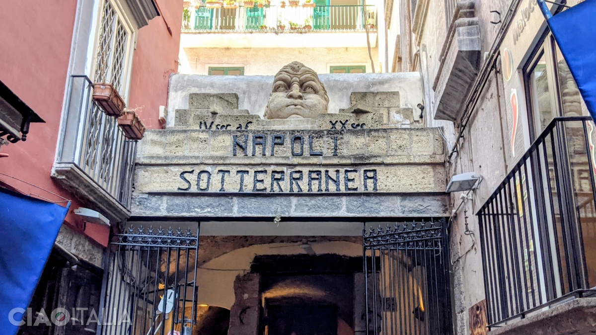 The entrance to the underground passages is located in the historic center, right next to Basilica of San Paolo.