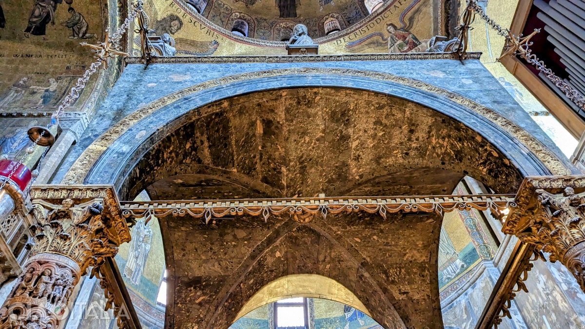 The green marble canopy in the main altar