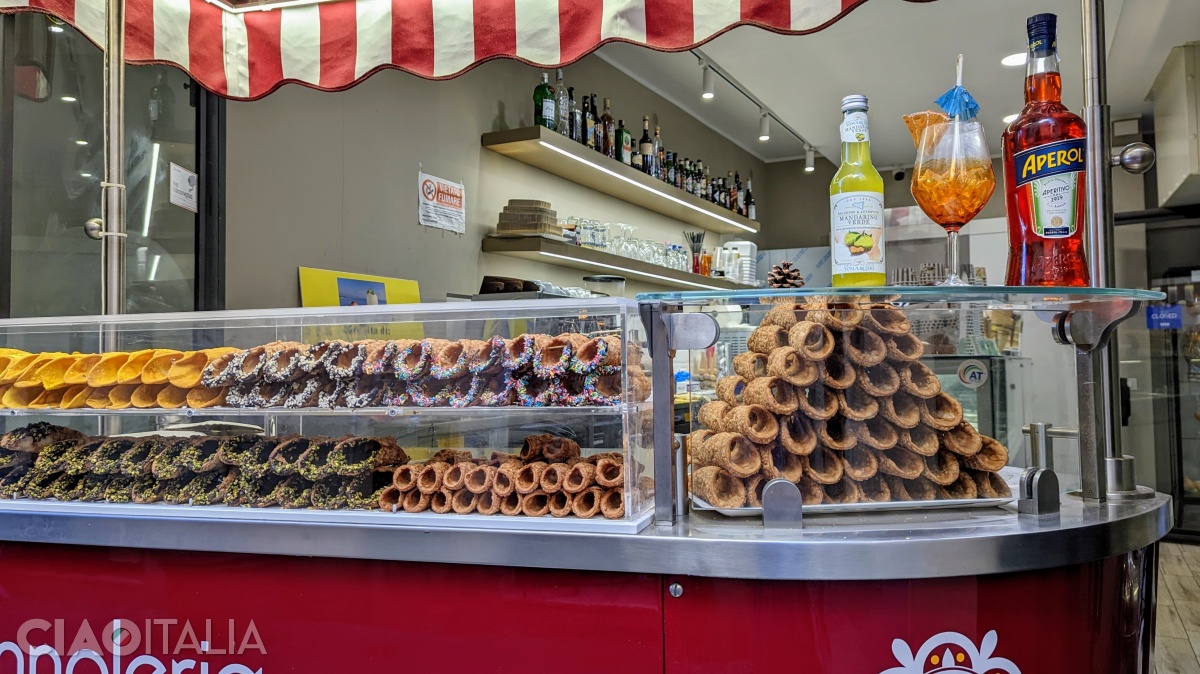 "Cannoli" are best when filled as you buy them.