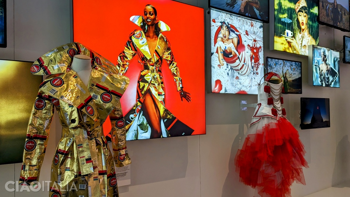 Garment made from Lavazza Oro packaging for the 2003 calendar.