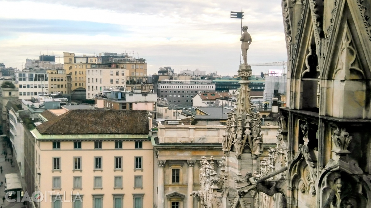 The Carelli spire has at its top the statue of Gian Galeazzo Visconti, the ruler of Milan in the 14th century.
