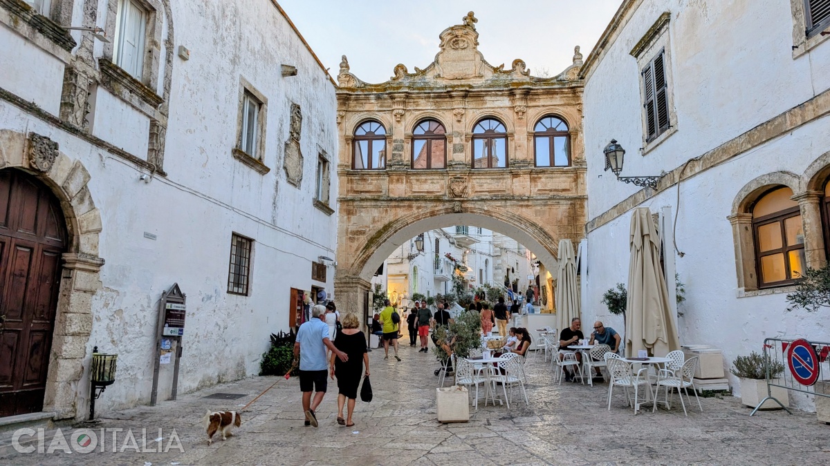 The Stoppa Arch connects the two buildings.