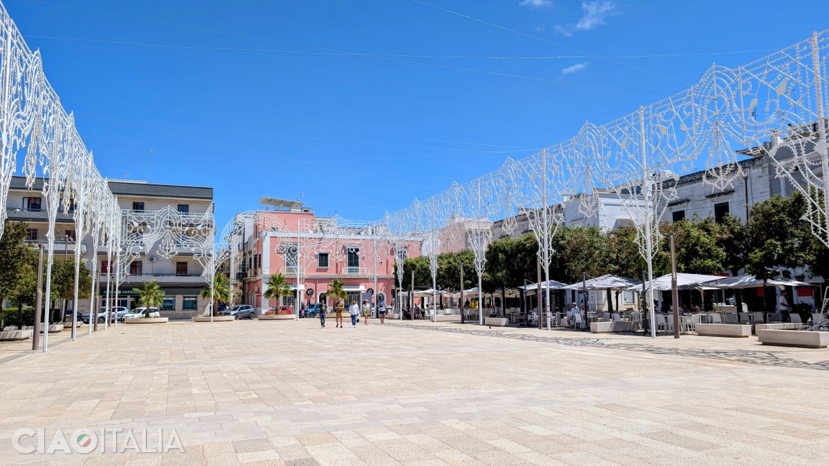 Piazza Aldo Moro is the venue for Polignano a Mare's shows and festivals.